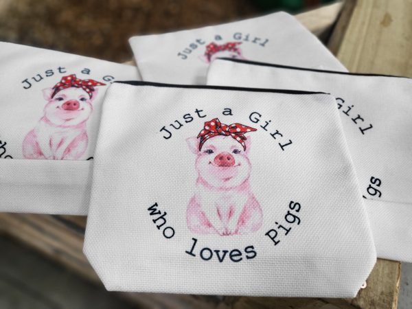 Makeup bag 4 Options Just a girl who loves pigs - Image 4