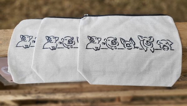 Makeup bag 4 Options Just a girl who loves pigs - Image 9
